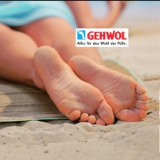339 Plak Fueße-Sand D Gehwol Füße im Sand