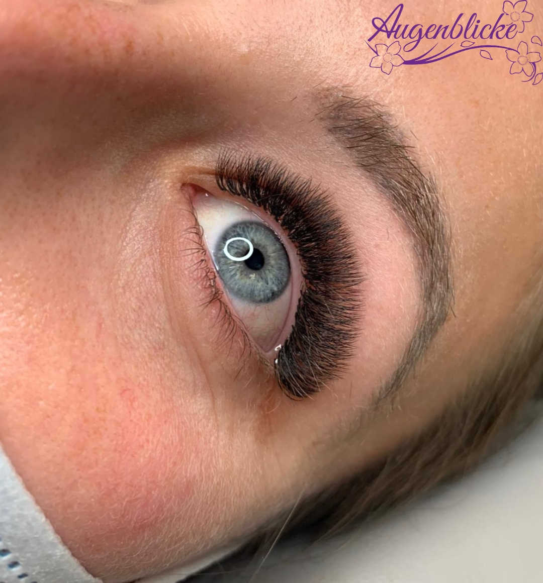 Volumenwimpernverlängerung 4-5D Augenblicke Beauty
